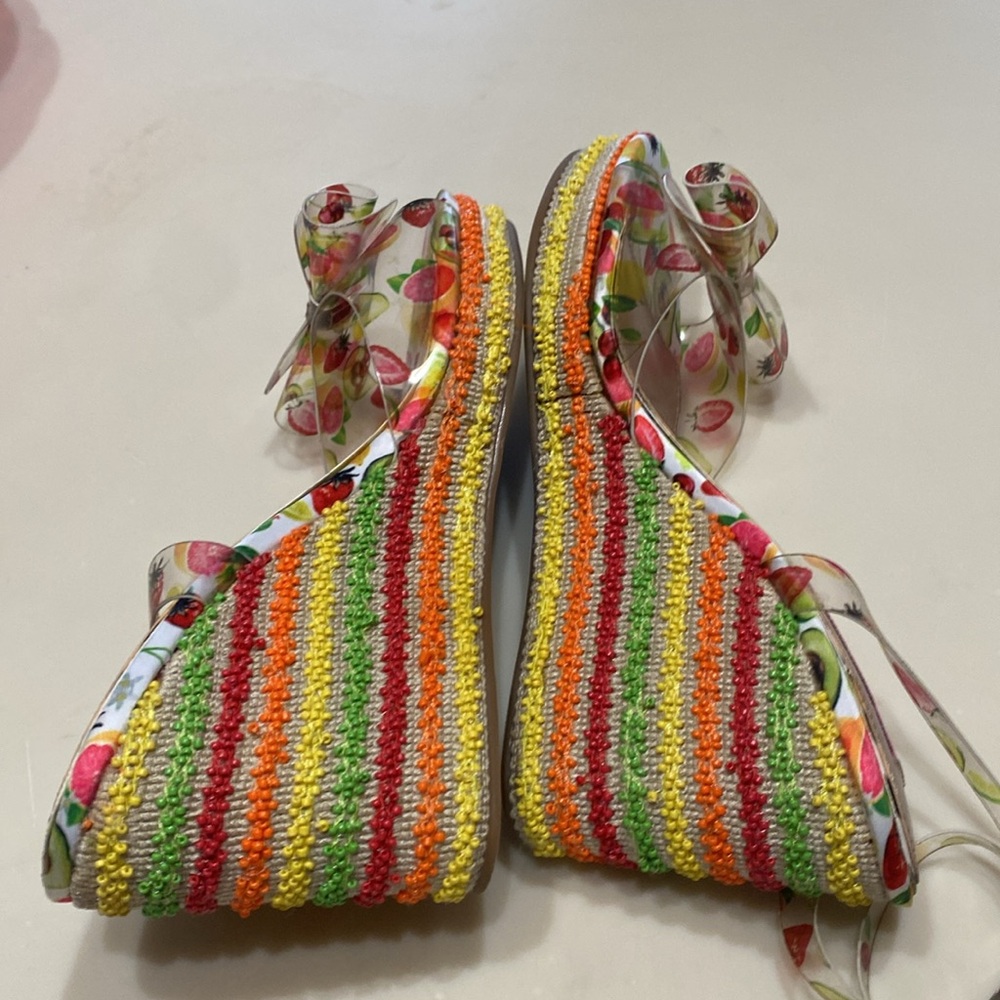BETSEY JOHNSON 4” WEDGE SANDALS “ELEKTRA” EUC SIZE 7.5 USA